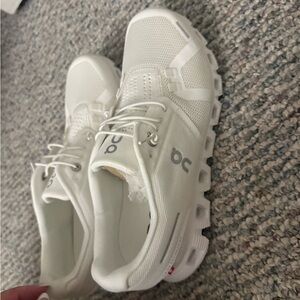Brand new women’s size 8 ONcloud